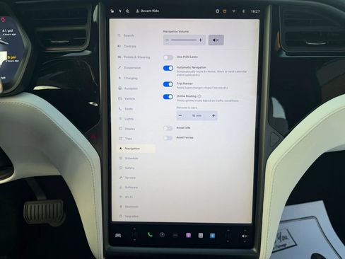 Used 2018 Tesla Model X 100D image 23