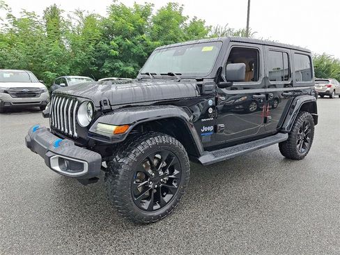 Used 2021 Jeep Wrangler Unlimited Sahara w/ Cold Weather Group image 3