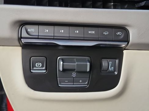 Used 2025 Cadillac Escalade ESV Sport Platinum AWD/4WD image 17