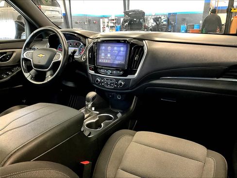 Used 2022 Chevrolet Traverse LT image 14