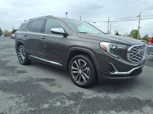 Used 2020 GMC Terrain Denali w/ Denali Premium Package AWD/4WD image 2