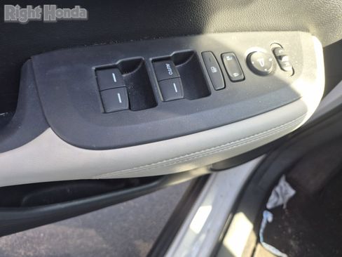 Used 2025 Honda HR-V LX image 10