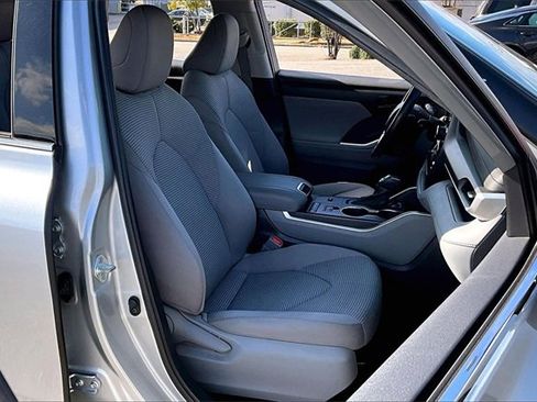 Used 2022 Toyota Highlander LE image 28