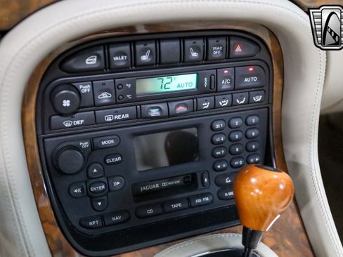 Used 2001 Jaguar XJ8 image 21