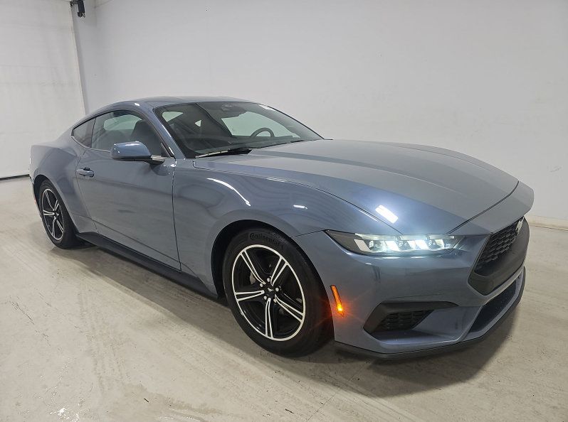 Used 2024 Ford Mustang Coupe RWD image 5