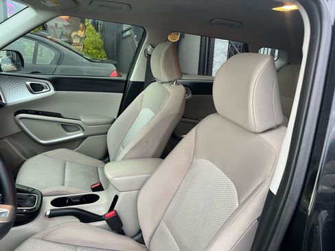 Used 2021 Kia Soul LX image 14