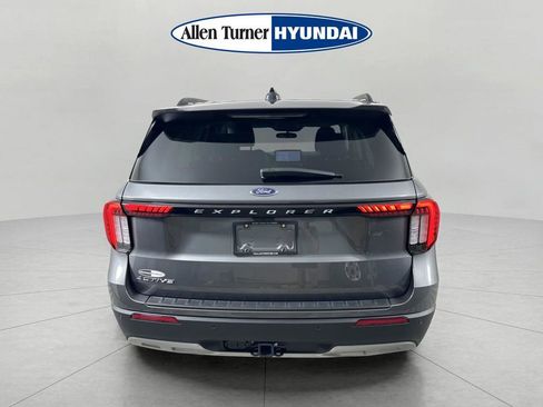 Used 2025 Ford Explorer Active w/ Active Comfort Package RWD image 7