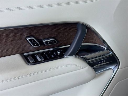 Used 2025 Land Rover Range Rover SE image 20