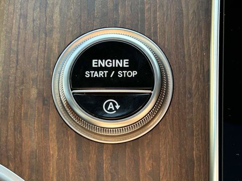 Certified 2025 Mercedes-Benz GLC 300 4MATIC image 33