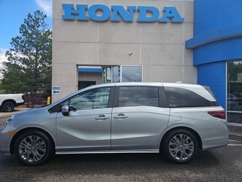 Used 2026 Honda Odyssey Touring image 2