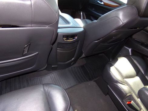 Used 2019 Cadillac Escalade Luxury AWD/4WD image 17