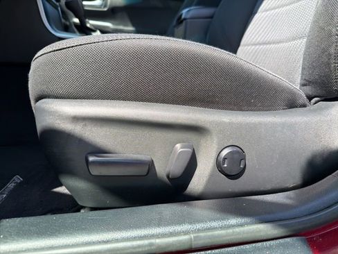 Used 2017 Toyota Camry LE image 10