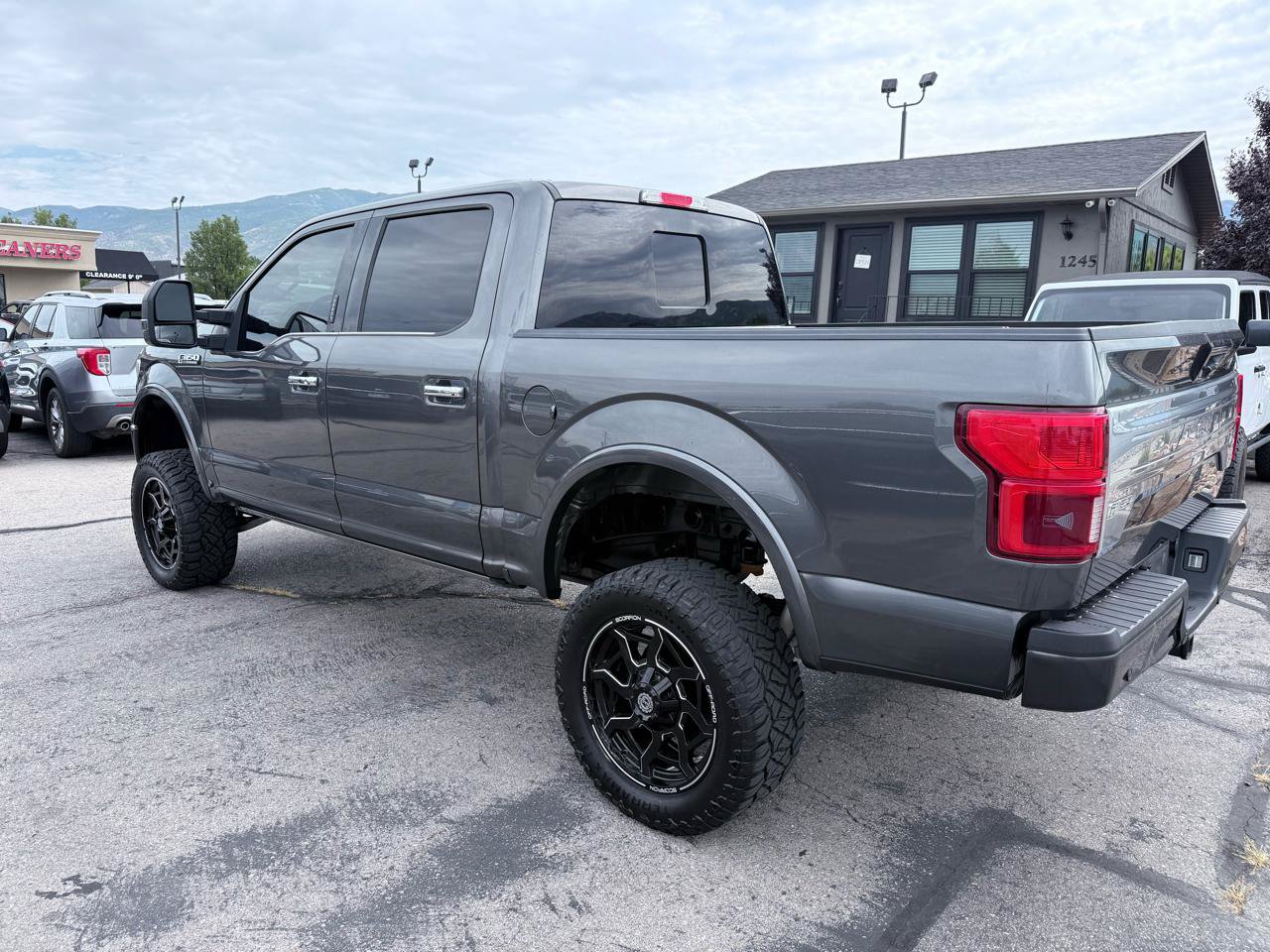 Used 2018 Ford F150 Platinum w/ Equipment Group 701A Luxury AWD/4WD image 3