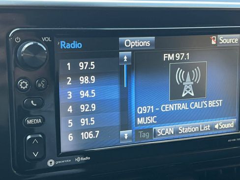 Used 2018 Toyota C-HR XLE FWD image 19
