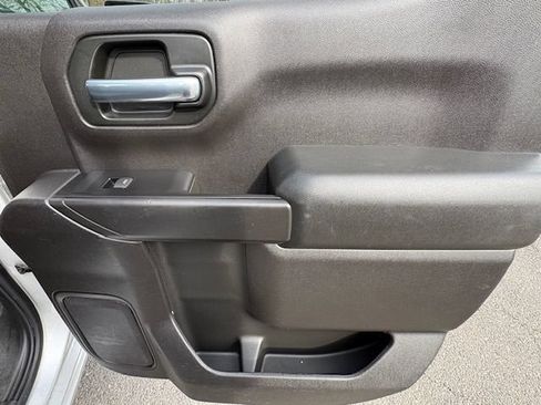Used 2020 Chevrolet Silverado 1500 LT RWD image 22