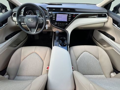 Used 2018 Toyota Camry LE FWD image 13