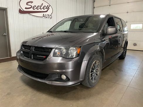 Used 2018 Dodge Grand Caravan SE FWD image 2