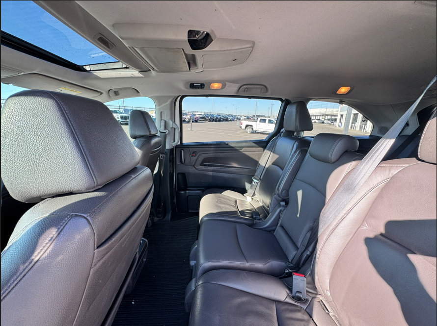Used 2019 Honda Odyssey Elite image 2