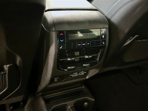 Used 2024 Jeep Grand Cherokee L Limited w/ Luxury Tech Group II image 29