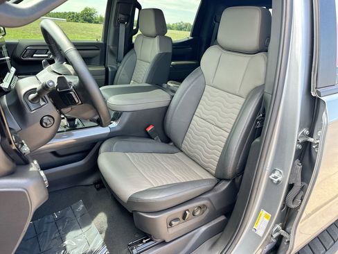 Used 2024 Chevrolet Silverado 1500 ZR2 w/ Technology Package AWD/4WD image 11