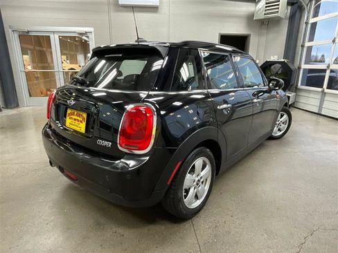 Used 2016 MINI Cooper 4-Door Hardtop image 5