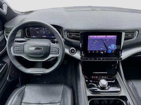 Used 2023 Jeep Wagoneer L Series II image 14