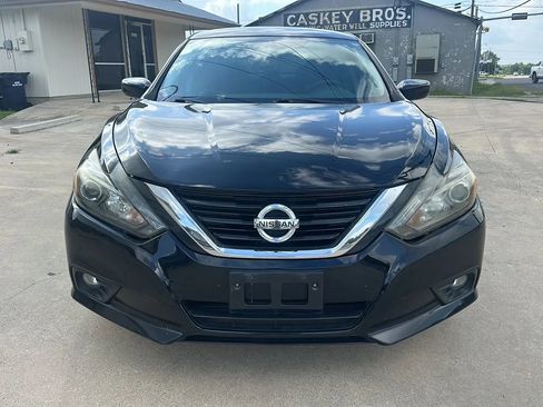 Used 2017 Nissan Altima 2.5 SR w/ Midnight Edition Package FWD image 8