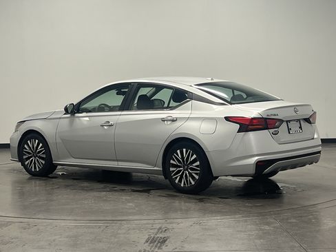 Used 2024 Nissan Altima 2.5 SV image 6