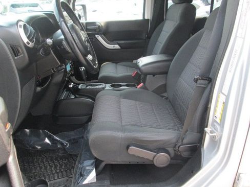 Used 2011 Jeep Wrangler Unlimited Sahara w/ Dual Top Group AWD/4WD image 9