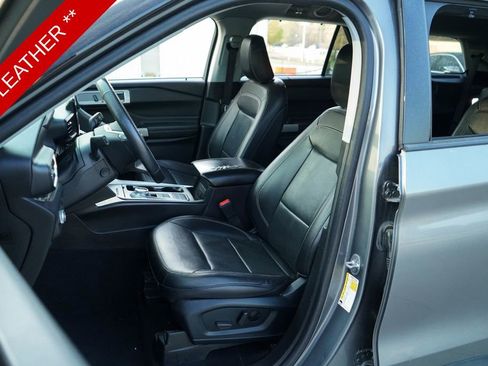 Used 2021 Ford Explorer Limited w/ Equipment Group 301A image 8