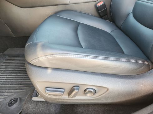 Used 2023 Toyota RAV4 XLE Premium image 28