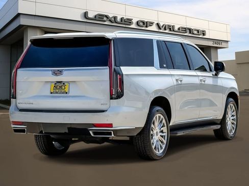 Used 2022 Cadillac Escalade ESV Premium Luxury AWD/4WD image 4