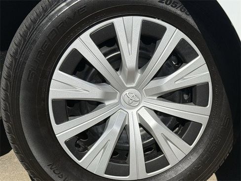 Used 2024 Toyota Camry LE image 9