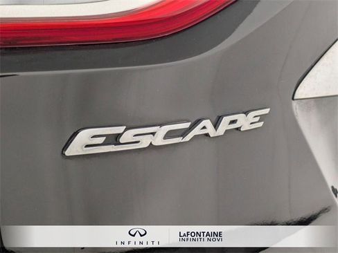Used 2016 Ford Escape Titanium image 10