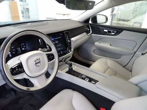 Used 2019 Volvo S60 T5 Momentum image 13