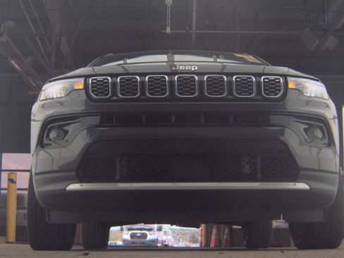 Used 2024 Jeep Compass Limited AWD/4WD image 3