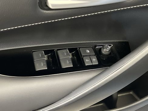 Used 2022 Toyota Corolla SE image 13