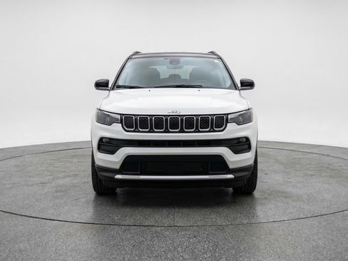 Used 2025 Jeep Compass Limited AWD/4WD image 2