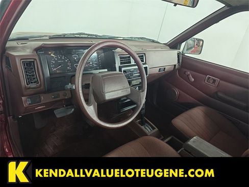 Used 1993 Nissan Pickup 2WD King Cab image 3