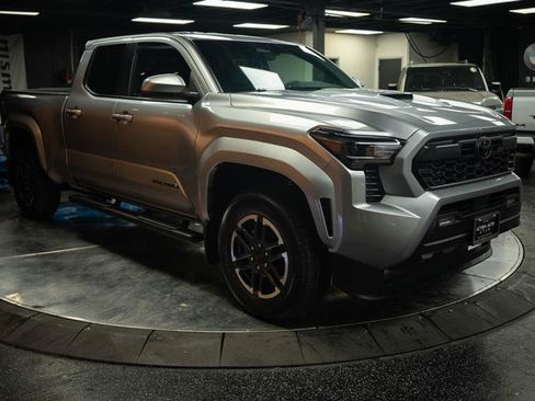 Used 2025 Toyota Tacoma TRD Sport image 5