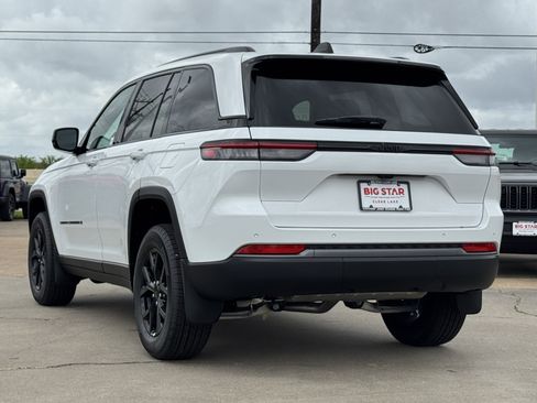 New 2026 Jeep Grand Cherokee Altitude RWD image 8