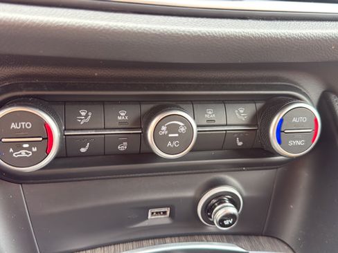 Used 2023 Alfa Romeo Stelvio Ti AWD/4WD image 19
