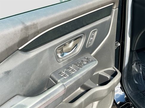 Used 2025 Honda Pilot Black Edition image 18