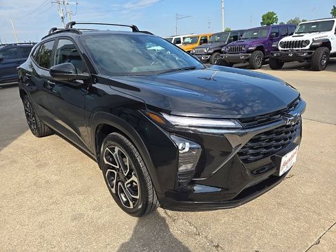 Used 2025 Chevrolet Trax RS w/ Sunroof Package FWD image 15