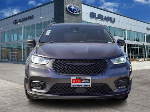 Used 2021 Chrysler Pacifica Touring w/ S Appearance Package image 2