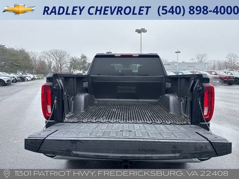 Certified 2025 GMC Sierra 1500 SLT image 10