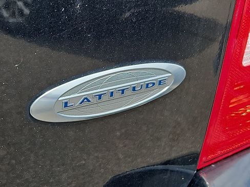 Used 2016 Jeep Patriot Latitude AWD/4WD image 5