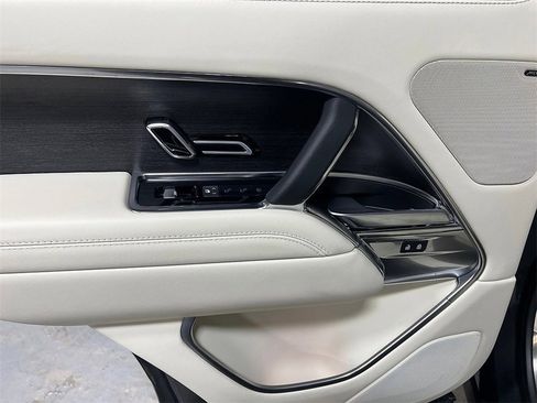 Used 2023 Land Rover Range Rover SE image 24