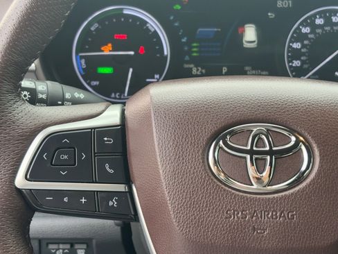 Certified 2022 Toyota Sienna Platinum image 21