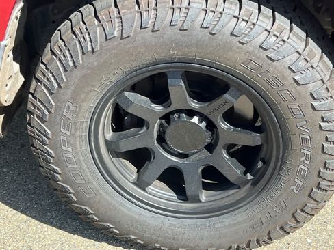 Used 2018 Toyota 4Runner 4WD image 12